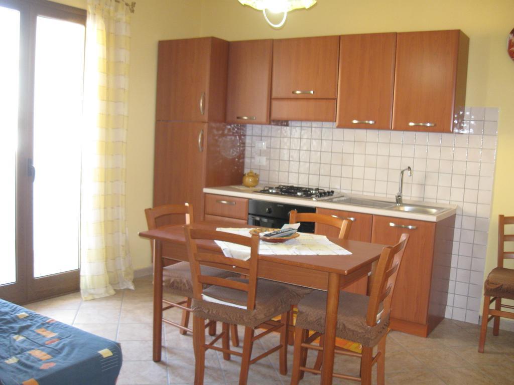 Rosy'S Apartments Trappeto  Szoba fotó